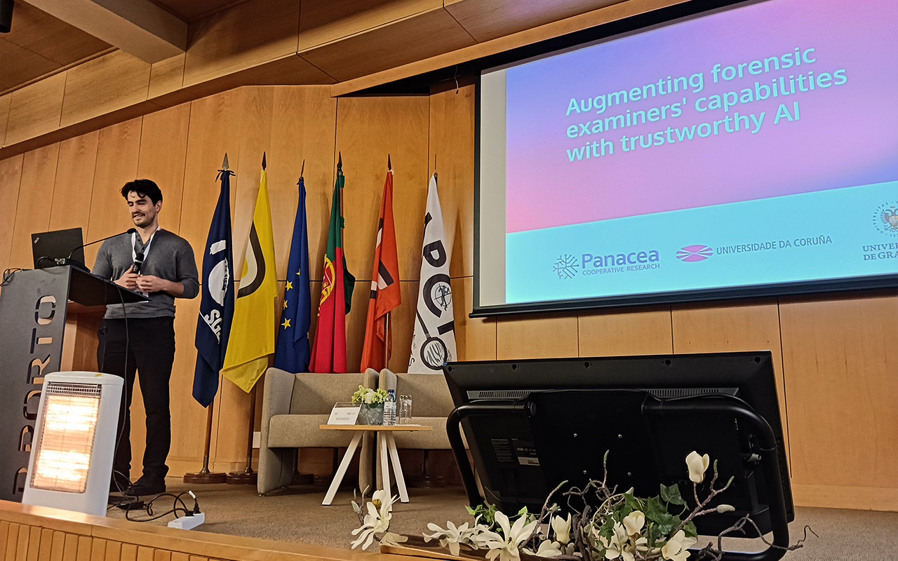 David Navega giving a presentation in Porto congress